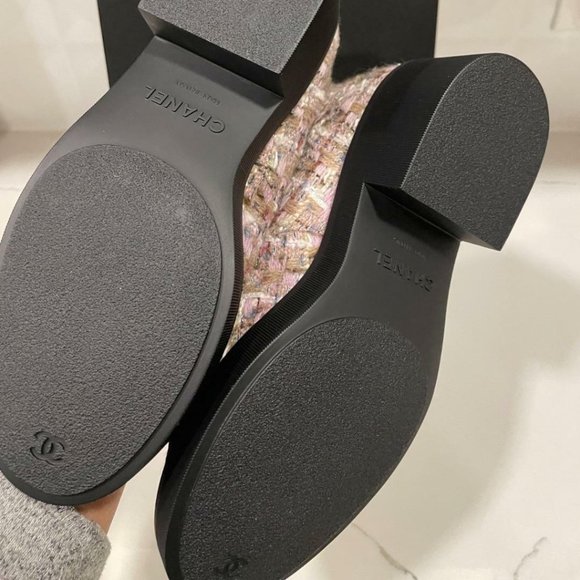 CHANEL 20B Tweed Fabric Cap Toe Pearl Lace Up Ankle Bootie Boots Shoes - Picture 12 of 12